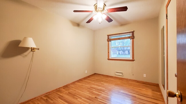 9010 60th 1/2 Ave N