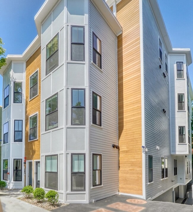 Photo - 214 Havre St Condo Unit 1