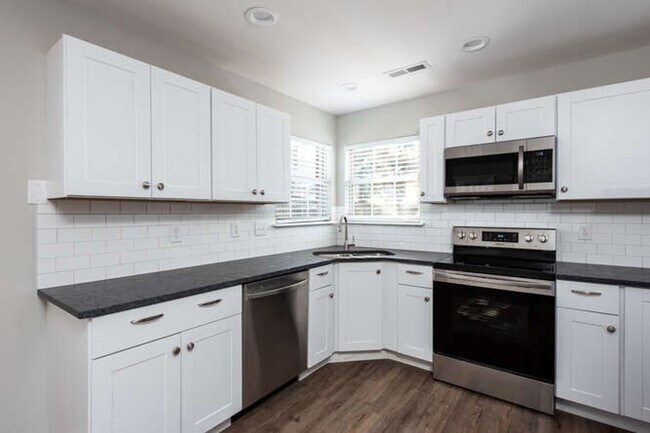 Photo - 1291 Chatfield St