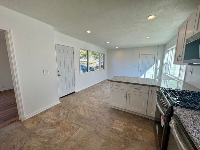 Photo - UPDATED 3 bed, 2 1/2 bath in central Lincoln