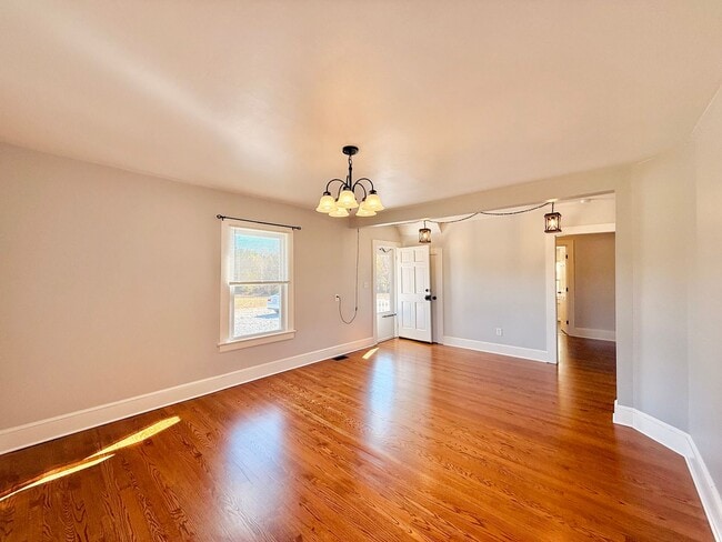 Photo - Charming 3 Bedroom Home for Rent!