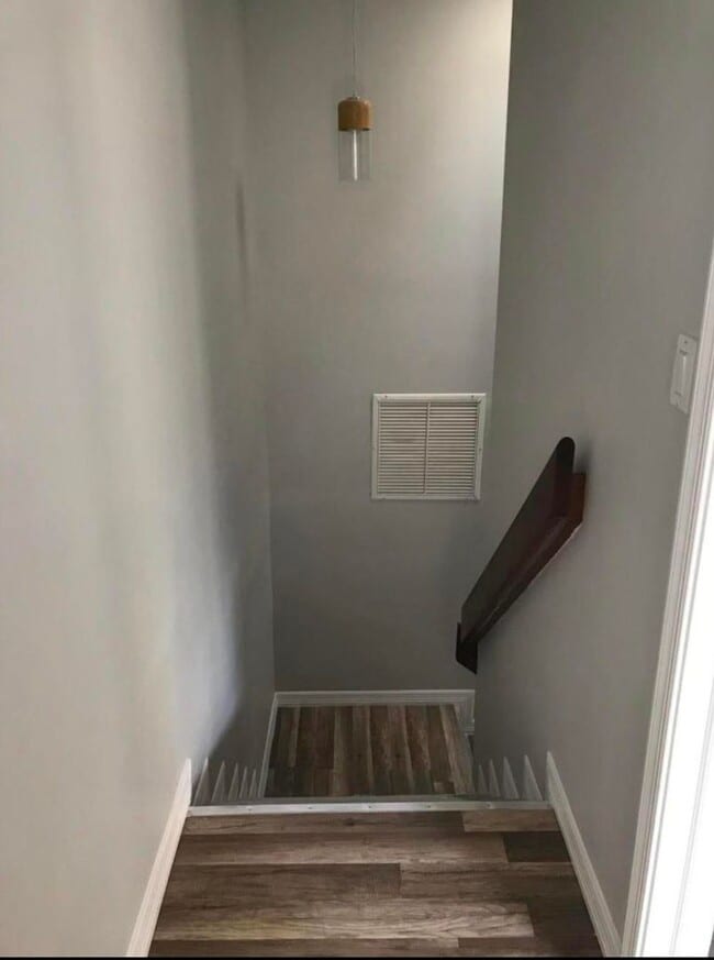 Photo - 560 NE 48th St