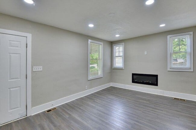 Photo - 1888 Vesta Ave