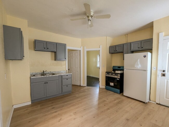 Photo - 1304 W Ring St