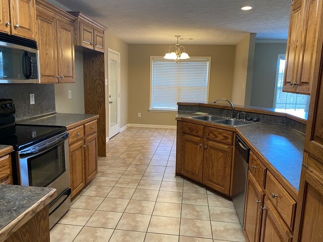 Photo - 2404 Lancashire Ln