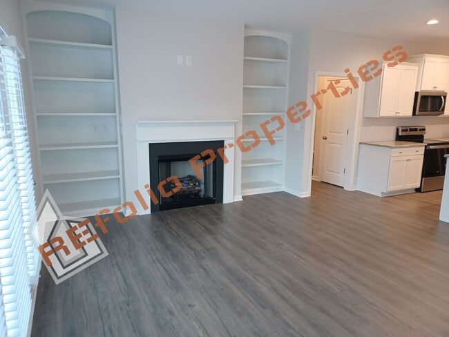 Photo - Beautiful 4BD 2.5BA Home w/Primary Suite o...