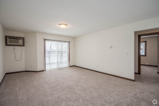3BR, 1BA - 1050SF - Living Room