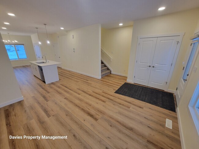 Photo - 4582 Warbler Loop NW