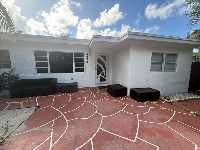 Photo - 16030 Miami Dr