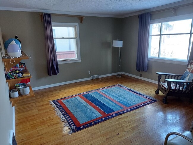 Building Photo - 2219 Bowness Rd NW Unit Main Floor Suite