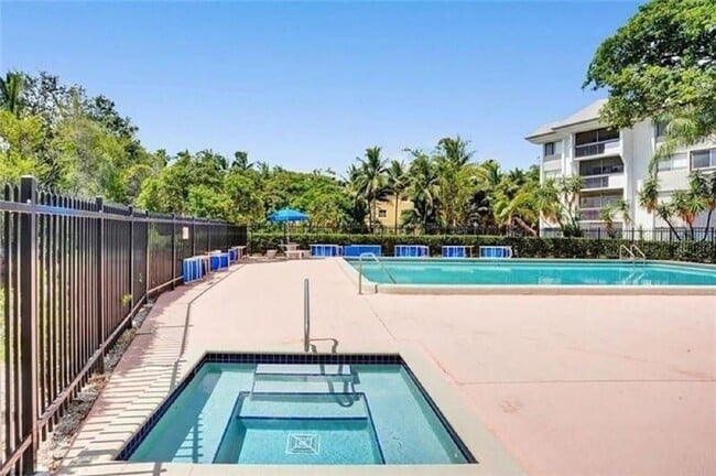 Photo - 701 N Pine Island Rd