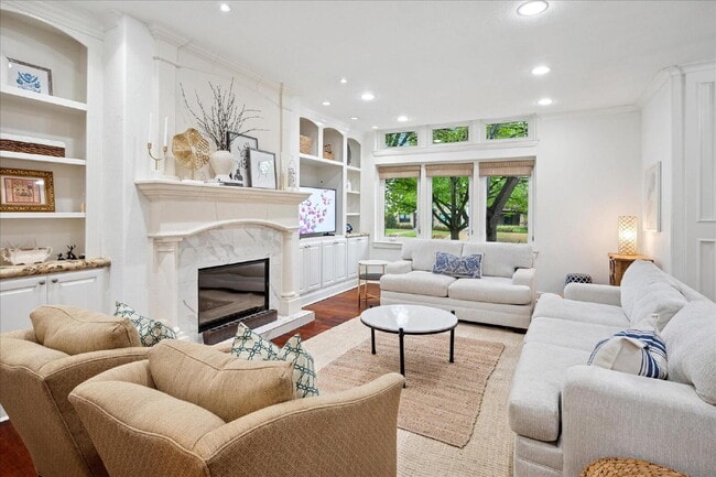 4-Bedroom, 5" Bath Luxury Living Just Minutes from the Heart of Dallas!"