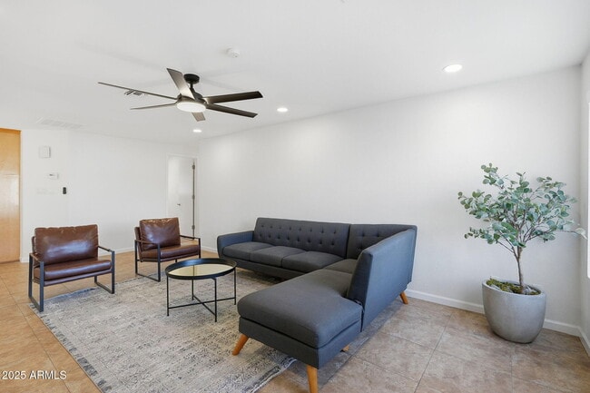 Photo - 233 E Huntington Dr