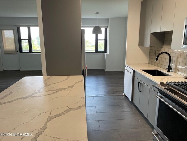 Building Photo - 10 Ocean Blvd Unit 4D Rental