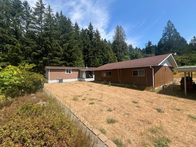 Photo - 1052 SE Deep Lake Rd