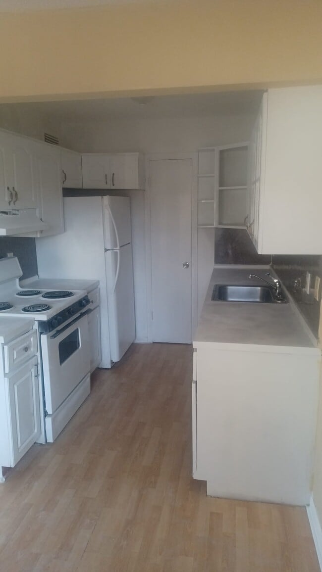 Building Photo - 401 SW 13th Pl