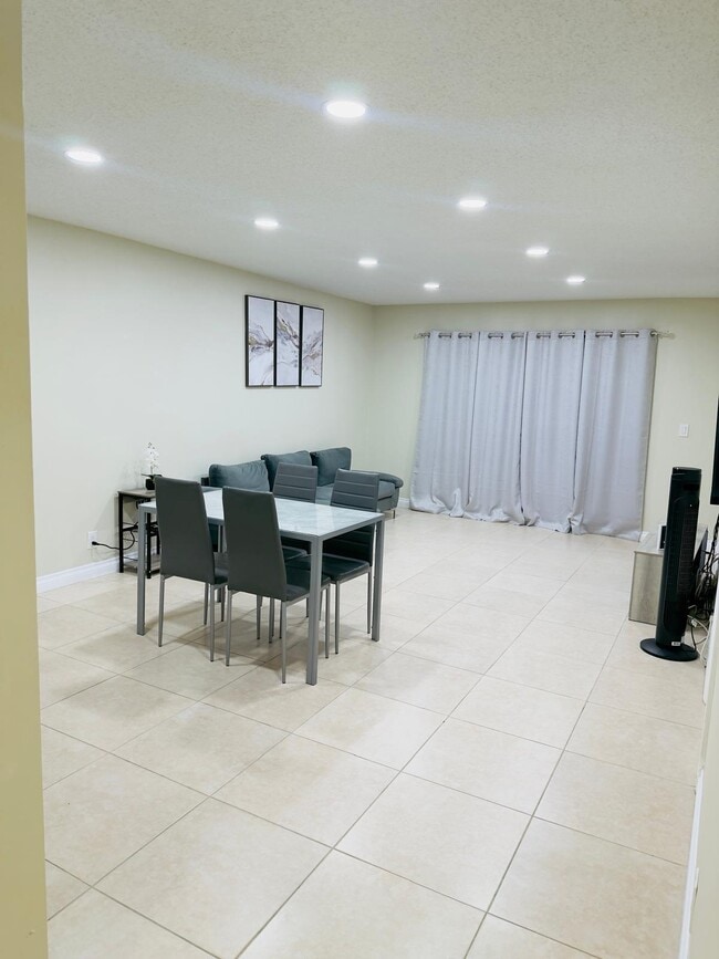 Photo - 5545 N Lakewood Cir Unit 425