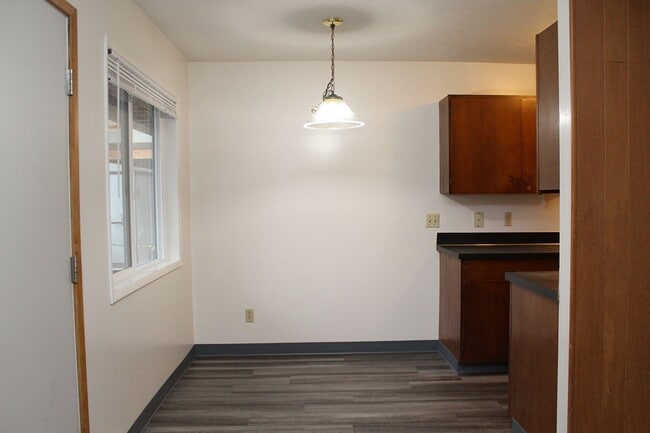Building Photo - 930 SW Gibbs St Rental