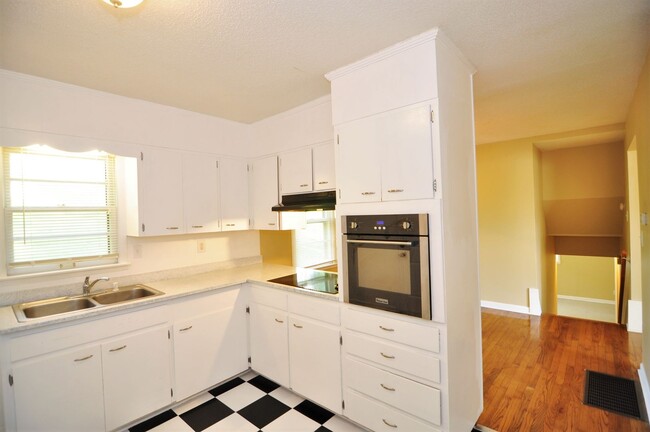Building Photo - 2221 Euclid Rd NW