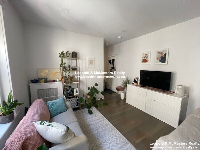 Photo - 15 Peterborough St