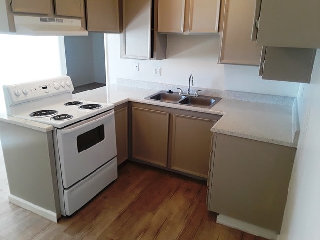 Photo - Laurel Palms Apartments