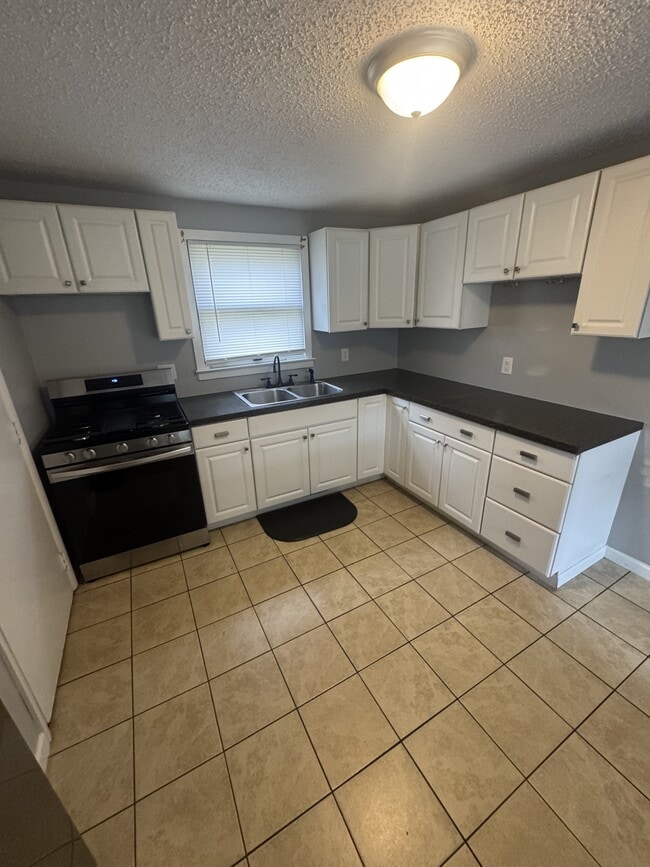 Photo - 616 Boston Rd