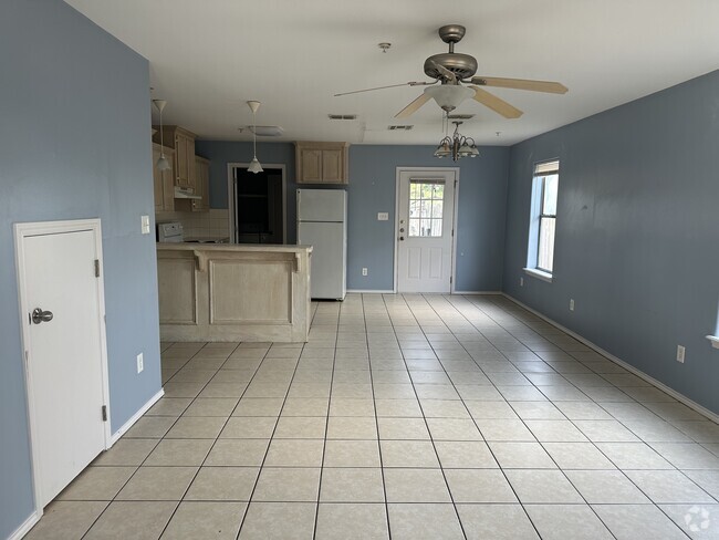 Building Photo - 1503 W Kiwi Rental