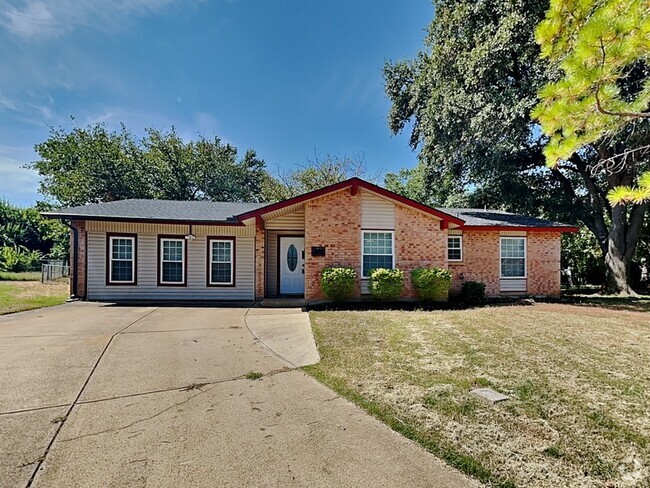 Building Photo - 300 Newport Cir Rental