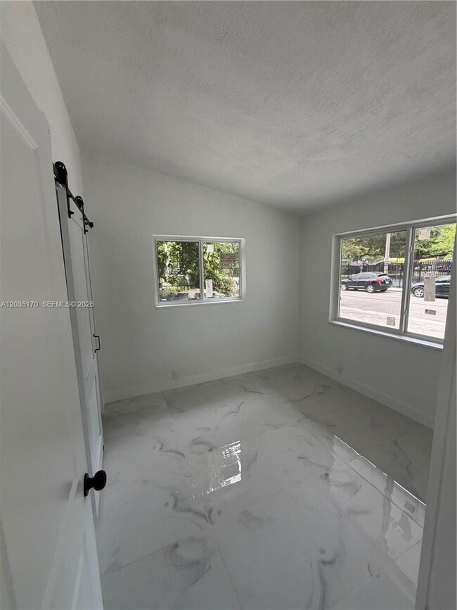 Photo - 3220 Plaza St