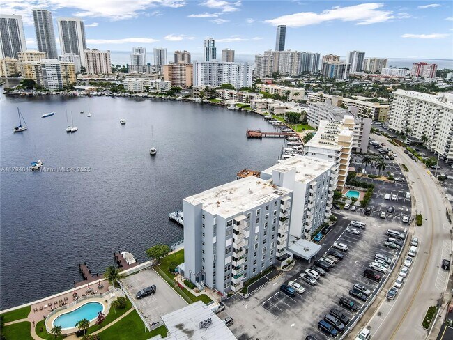 Photo - 430 Golden Isles Dr Unit 407