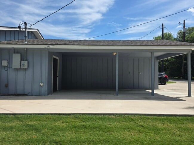 Photo - 505 Avenue K