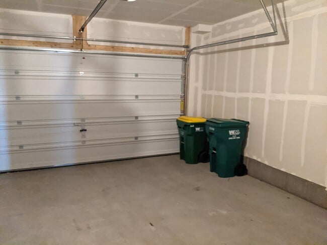 Garage - 14925 E Belleview Dr