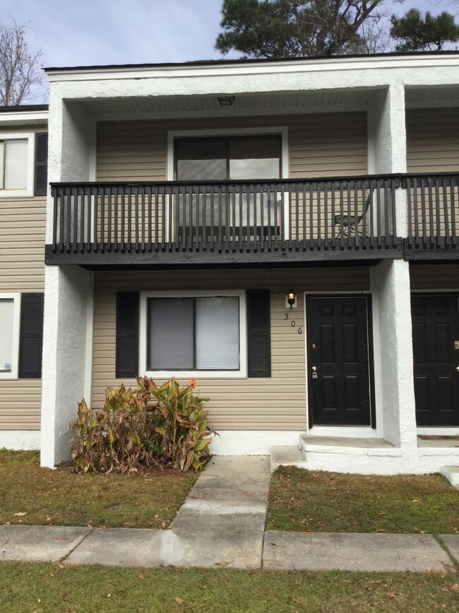 Townhouse Close to Summerville HS - Townhouse Close to Summerville HS