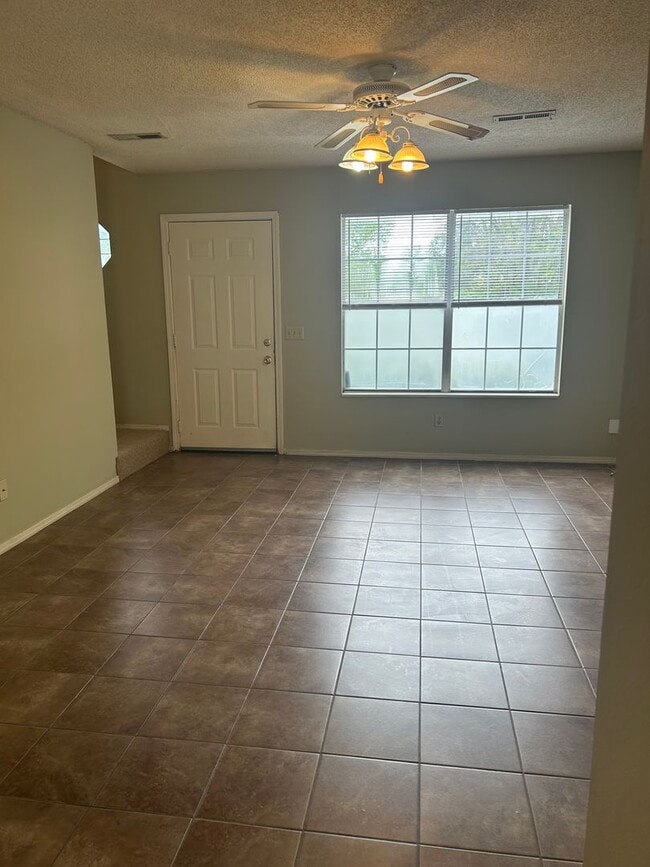 Photo - 1009 SE J St