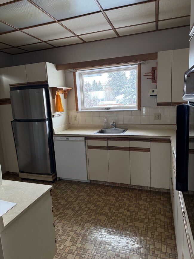 Photo - 410 Leslie Ave Unité 1