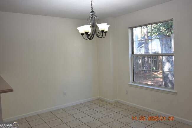 Photo - 202 Hallowes Dr S