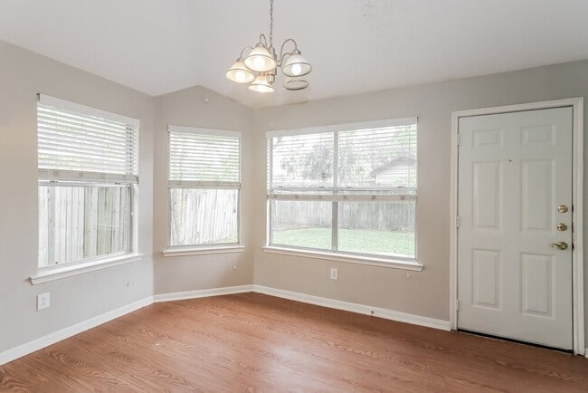 Photo - 3217 Lee Cir Dr