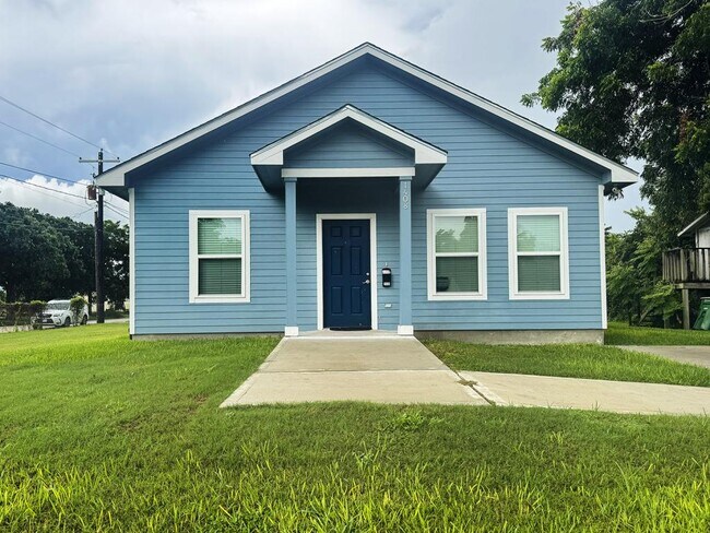 Photo - 1408 N De Leon St