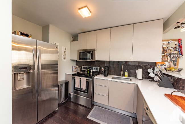 Photo - 10 E Ontario St