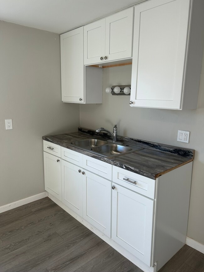 35 Willow St Unit Upper