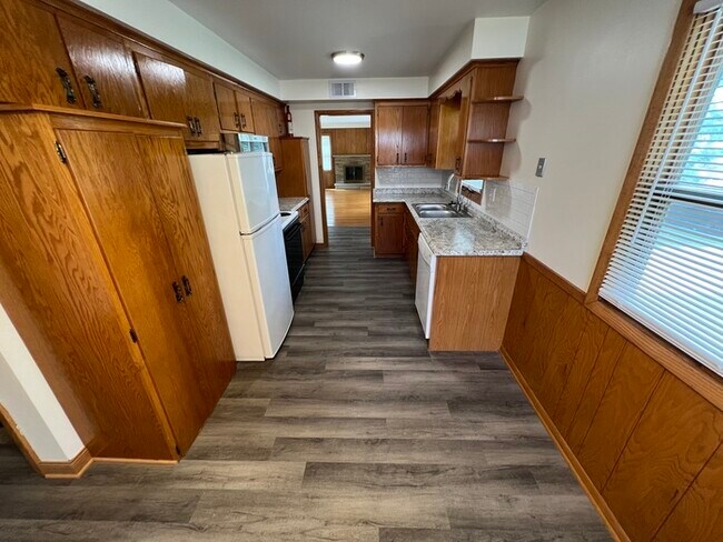 Photo - 3121 Roosevelt St NE