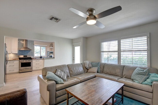 Photo - 1020 Casuarina Rd