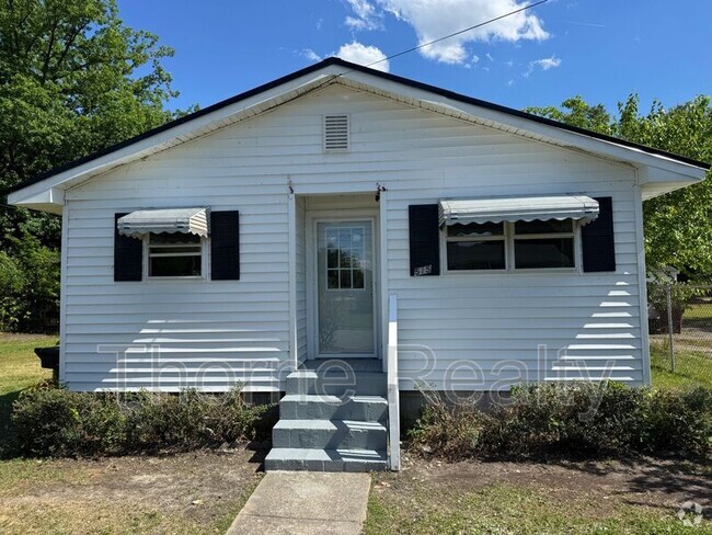 Building Photo - 515 E Wilson St Rental