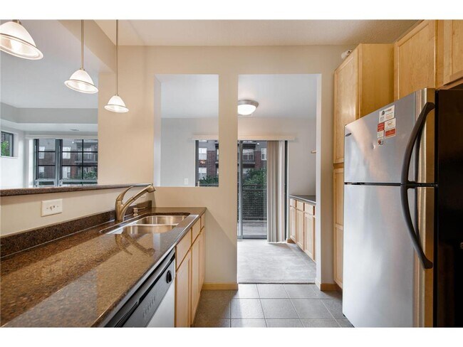 Photo - 825 Berry St Unidad 207