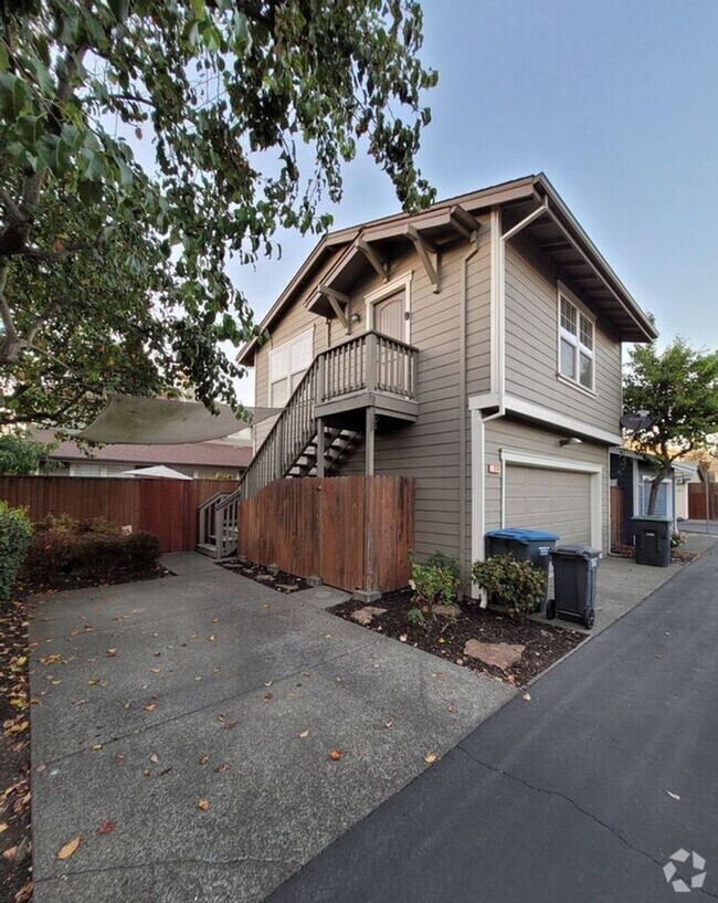 Building Photo - Charming upstairs granny unit with assigne... Rental