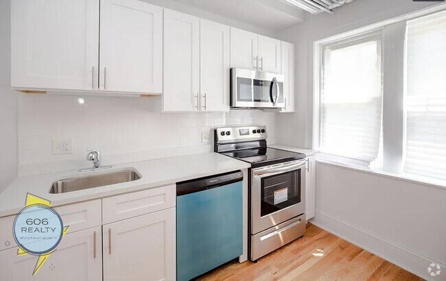 Building Photo - Beautiful Berwyn Apartments on Kenilworth! Unit 6841-2W