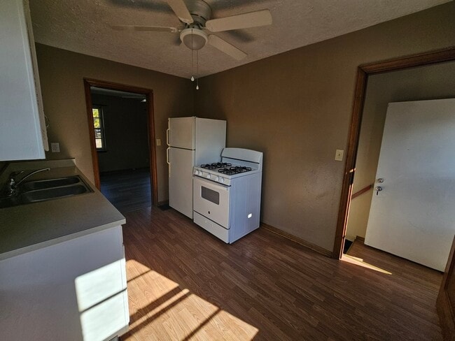 Photo - 2900 Sheridan St