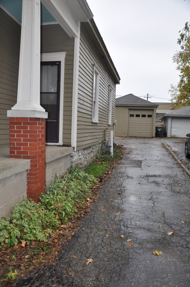 324 S Broadway Park