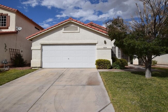 Building Photo - Beautiful Single Story Three Bedroom Home!