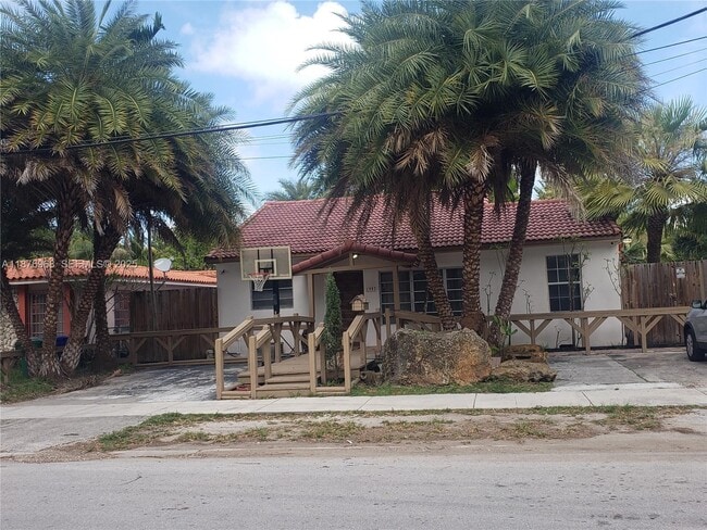 Building Photo - 1997 SW 17th Ct Unit 2